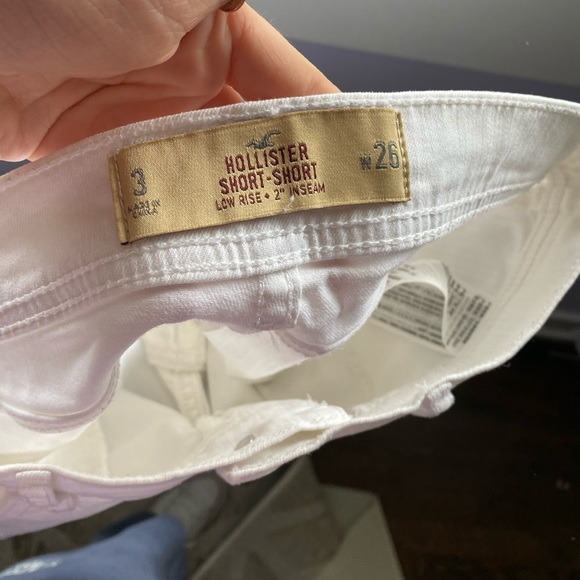 White hollister shorts - Picture 3 of 3